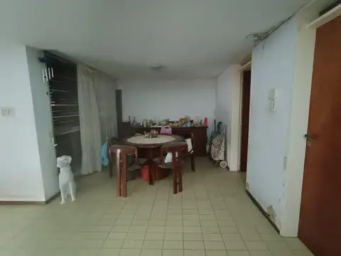 Casa en venta dos dormitorios patio verde con pileta y cochera