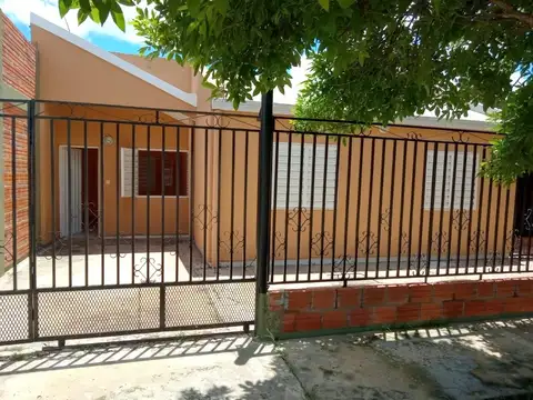 Casa 4 ambientes cochera fondo jardin Formosa Barrio Evita  (APTO CREDITO)
