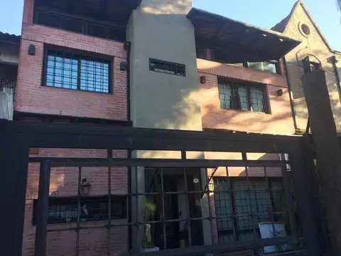 Casa EN VENTA - Castelar Norte