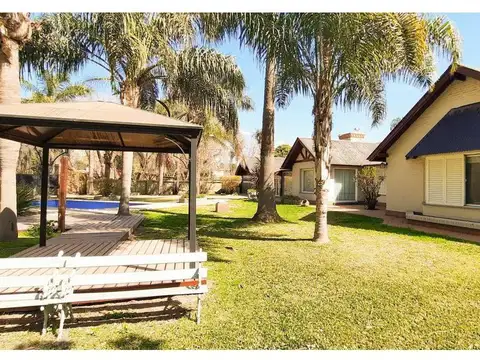 Casa 6 ambientes con 4 baños