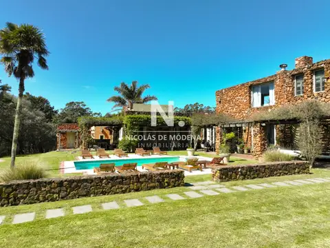 Casa 9 ambientes con 10 baños