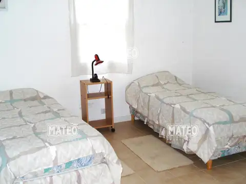 CHALET CON AMPLIOS AMBIENTES