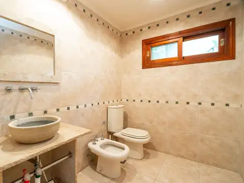 Náutico Escobar. Casa 5 hab. c/pileta. Doble lote.