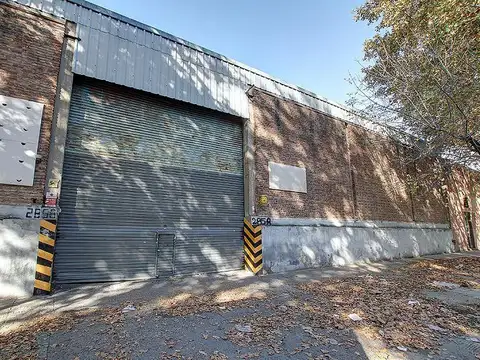 Excelente deposito en alquiler de 1550 m2 cub en Barracas