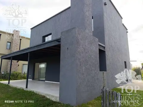 Casa 5 ambientes con 2 baños