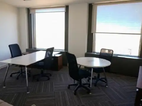 Oficina en Alquiler con 5 cocheras