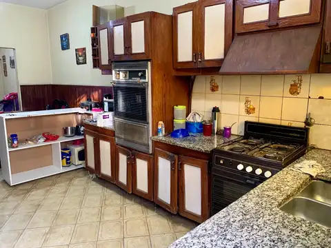 En Venta Casa 4 Ambientes + Local Sobre Av Croacia En Centro Comercial De Jose C. Paz