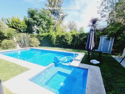 VENTA DE HERMOSA CASA DE 6 AMBIENTES EN ALTOS DEL SOL