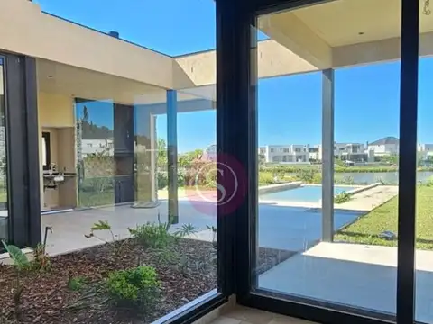 Casa 6 ambientes con 3 baños