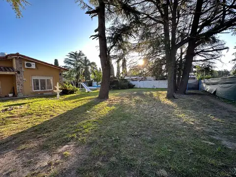 VENTA CASA QUINTA CON PARQUE Y PILETA EN MORENO