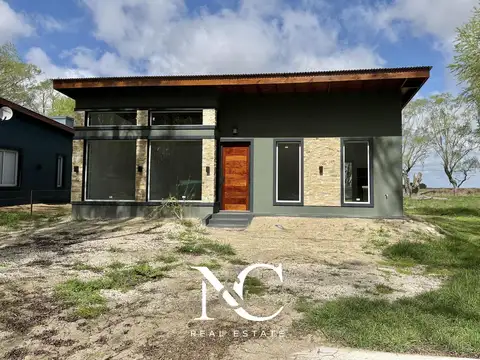 Casa en venta de 3 ambientes a estrenar de categoria, financiación 50%