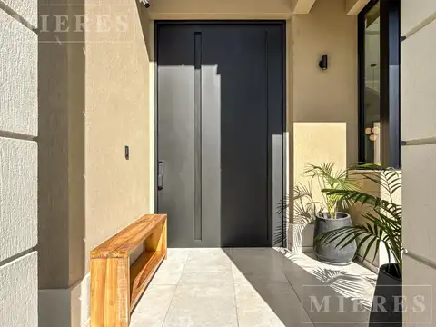 Casa 7 ambientes con 3 baños