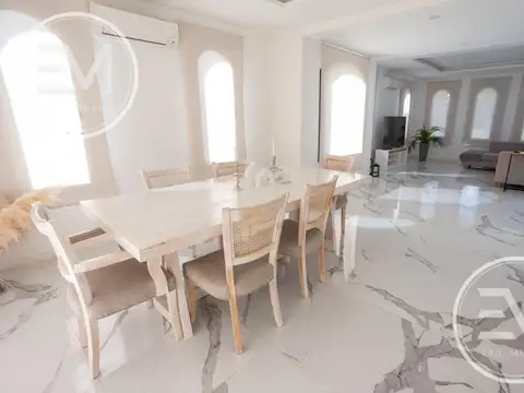 CASA EN VENTA 5 AMBIENTES EN SAINT THOMAS OESTE