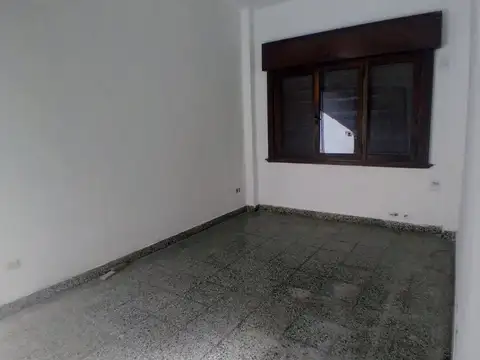 TERRENO EN VENTA CON CASA 3 AMB A REFACCIONAR