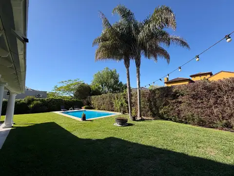 Casa en Venta en Pilar del Este - Los Jazmines, USD 315.000