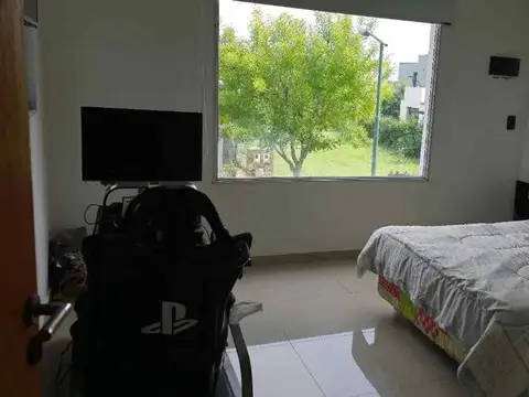 CASA 3 DORMITORIOS EN BARRIO LAGUNA AZUL