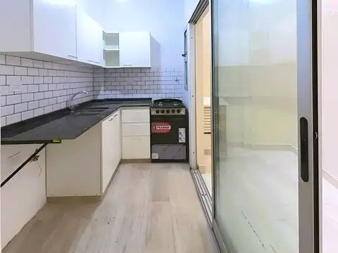 Monoambiente Divisible Reciclado con Patio Propio – Luminoso