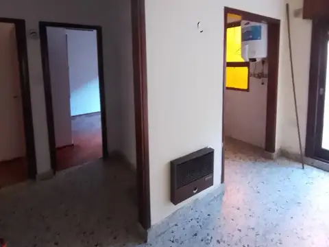 DEPARTAMENTO CENTRICO  (a una cuadra de Av. Rocca)