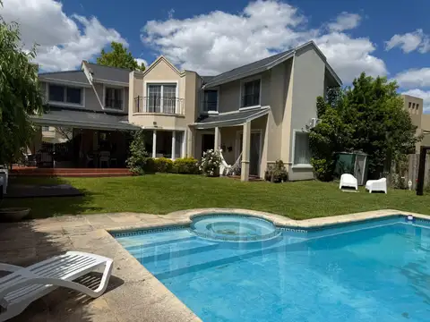 Casa a la venta en Barrio La Caballeriza Pilar