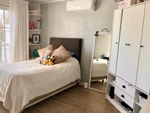 Casa 7 ambientes con 4 baños