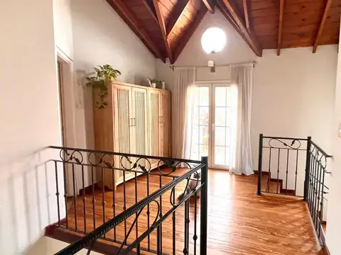 Casa en Venta con 4 cocheras