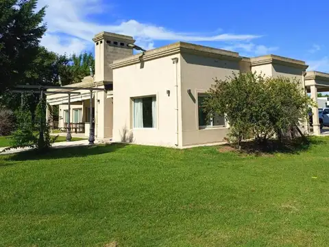 Casa 5 ambientes con 3 baños