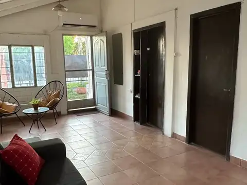 CASA CUATRO AMBIENTES COCHERA PATIO ZONA QUINTAS