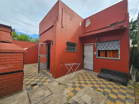 Casa 2 ambientes con 1 baño