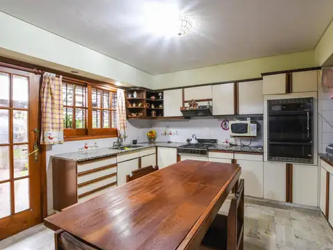 Casa 6 ambientes con 1 baño