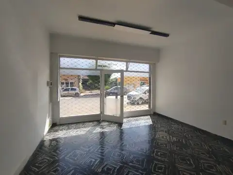 Venta Local 61,5 m² en 67 e/ 52 y 54 - Necochea