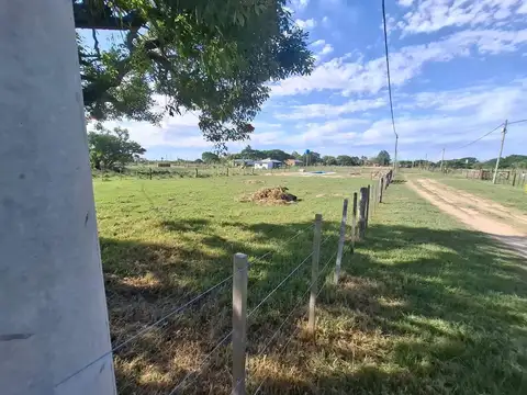 VENDO GRAN TERRENO CON PILETA DE NATACIÓN EN BARRIO CERRADO