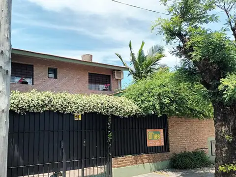 Chalet en PH 3 Amb con patio, cochera, parr. Independiente