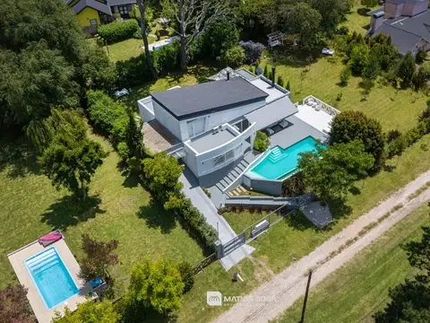 Casa en Sierra De Los Padres - Piscina - Moderna