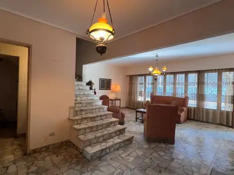 Casa en Venta con 3 cocheras