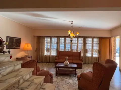 Casa 7 ambientes con 3 baños