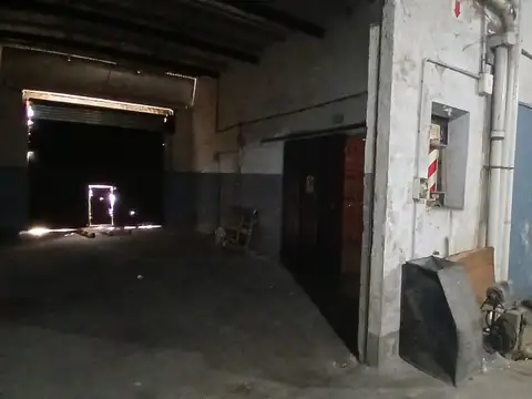 Galpon en Venta 32  mts Fondo
