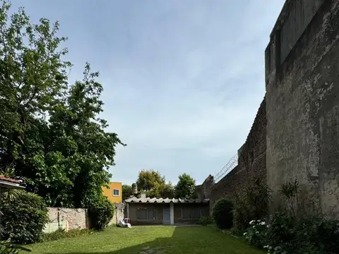 Casa 8 ambientes con 3 baños