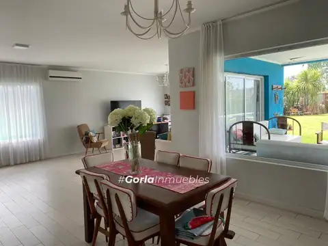 HERMOSA CASA - BARRIO LAS PALMAS - 3 DORM. LOTE DE 1000M2. PILETA C/SOLARIUM - LOBOS