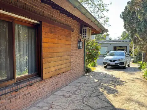 Casa 5 ambientes con 2 baños