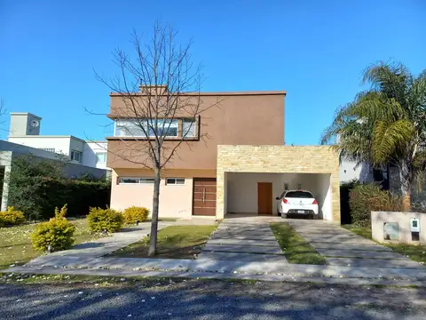 venta casa  Campos de Esther tres dormitorios  permuta