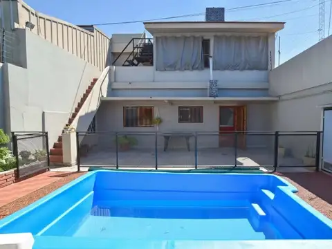 VENTA CASA TRES DORMITORIOS DOS PLANTAS CON PILETA