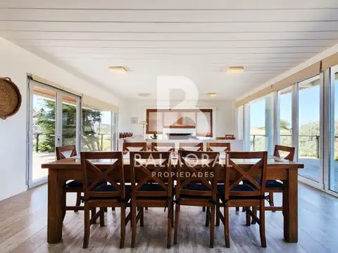 Casa 4 ambientes con 4 baños