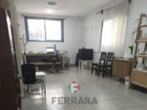 «Luminosa Oficina en Venta en Galería Austral – Ideal Inversión»