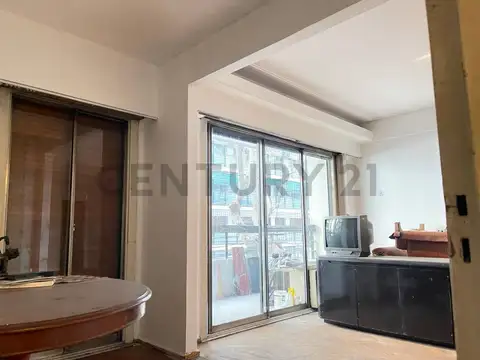 Venta de Semipiso de 3 ambientes, Palermo Botánico. A Reciclar.