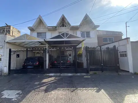 DUPLEX 3 AMB C/COCHERA, JARDÍN, LAVADERO Y ALTILLO