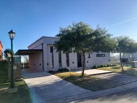 CASA EN  VENTA PILAR DEL ESTE - BARRIO SANTA ELENA