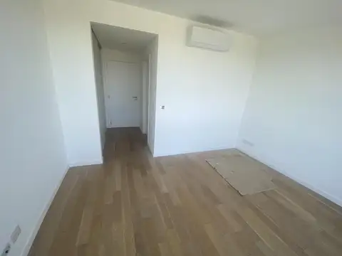 EXCELENTE UNIDAD CON VISTAS ÚNICAS AL EMBARCADERO