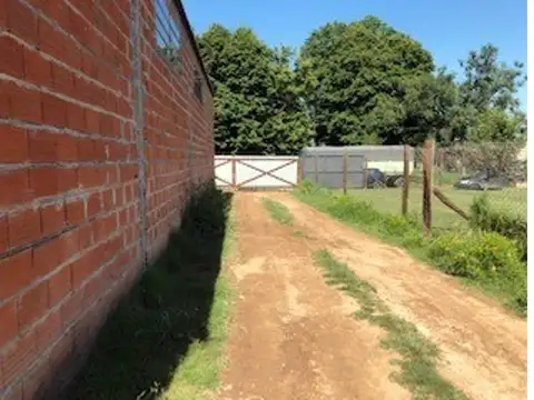 VENTA TERRENO CON AMPLIO GALPÓN Y VIVIENDA