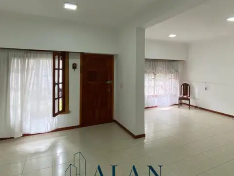 Casa en Alquiler en San Carlos, $ 1.300.000