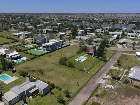 Terreno en Venta en Puerto Roldan, USD 99.000